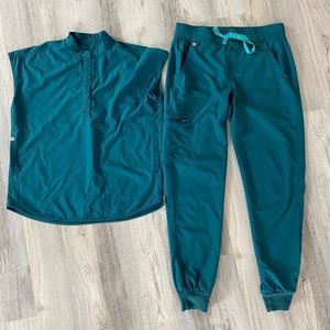 Figs scrubs set. Rafaela top (XXS) and Zamora bottoms (S) in Caribbean blue.